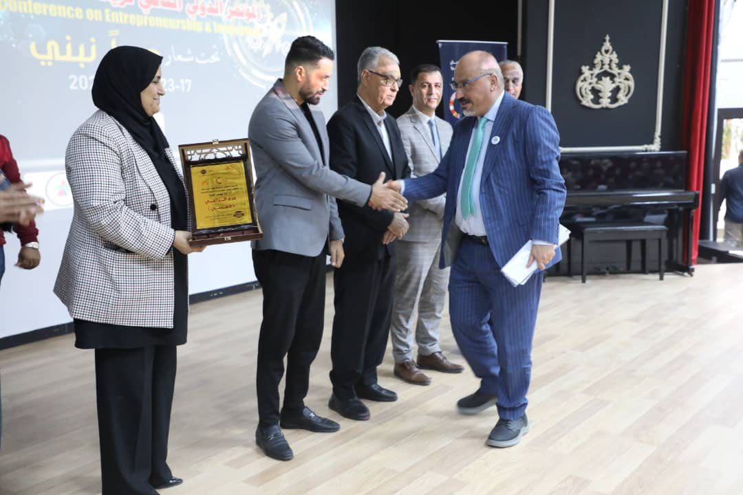 صورة من المعرض